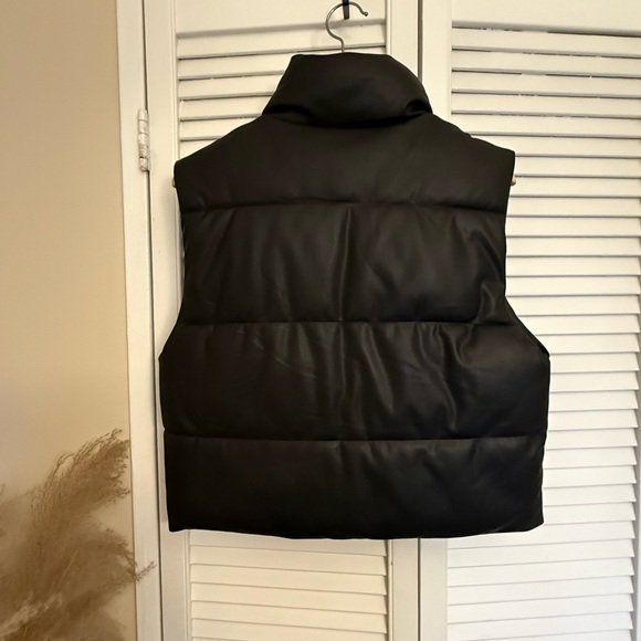 Zara - Black Puffer Vest - Picture 4 of 4